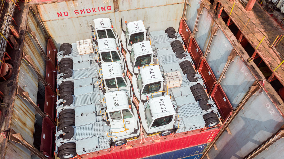 30 Terberg YT223 trekkers afgeleverd op de DP World Terminal in Luanda, Angola